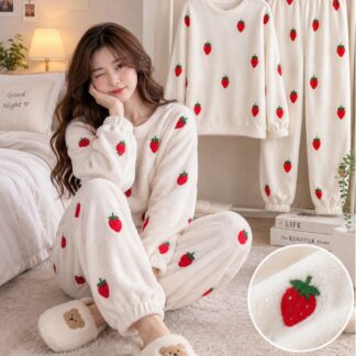 Pijama polar de fresitas (linea)